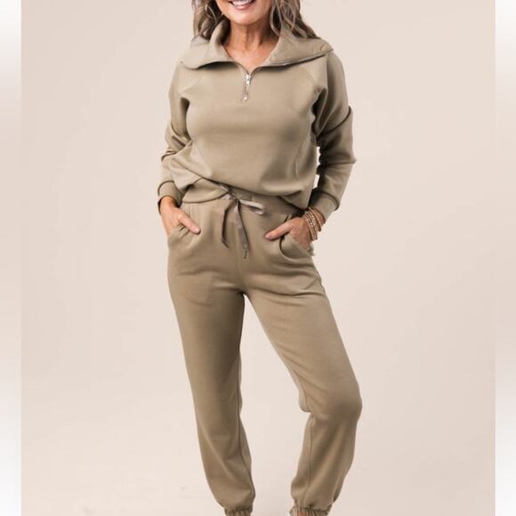 Dear Scarlett Large Sage Green Day Trip Jogger Pants NWT - Picture 4 of 4